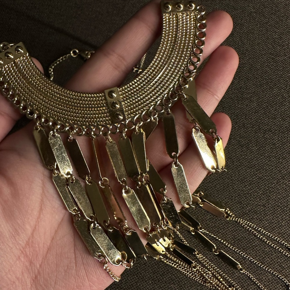 Statement necklace